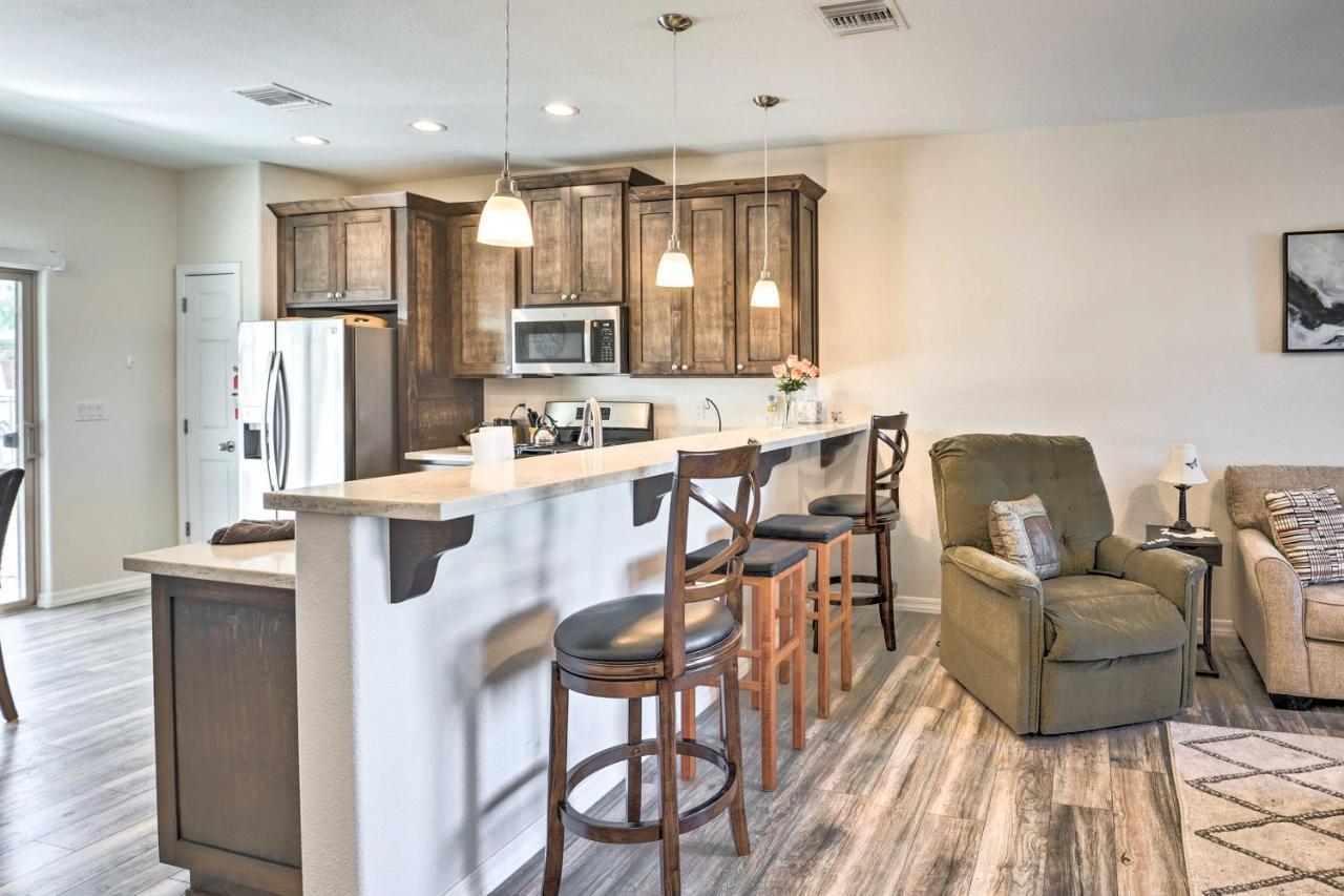 Pet-Friendly Retreat - 1 Block To Colorado River! Булхед Сити Екстериор снимка