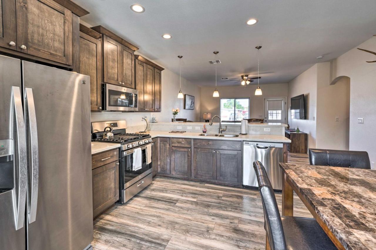 Pet-Friendly Retreat - 1 Block To Colorado River! Булхед Сити Екстериор снимка